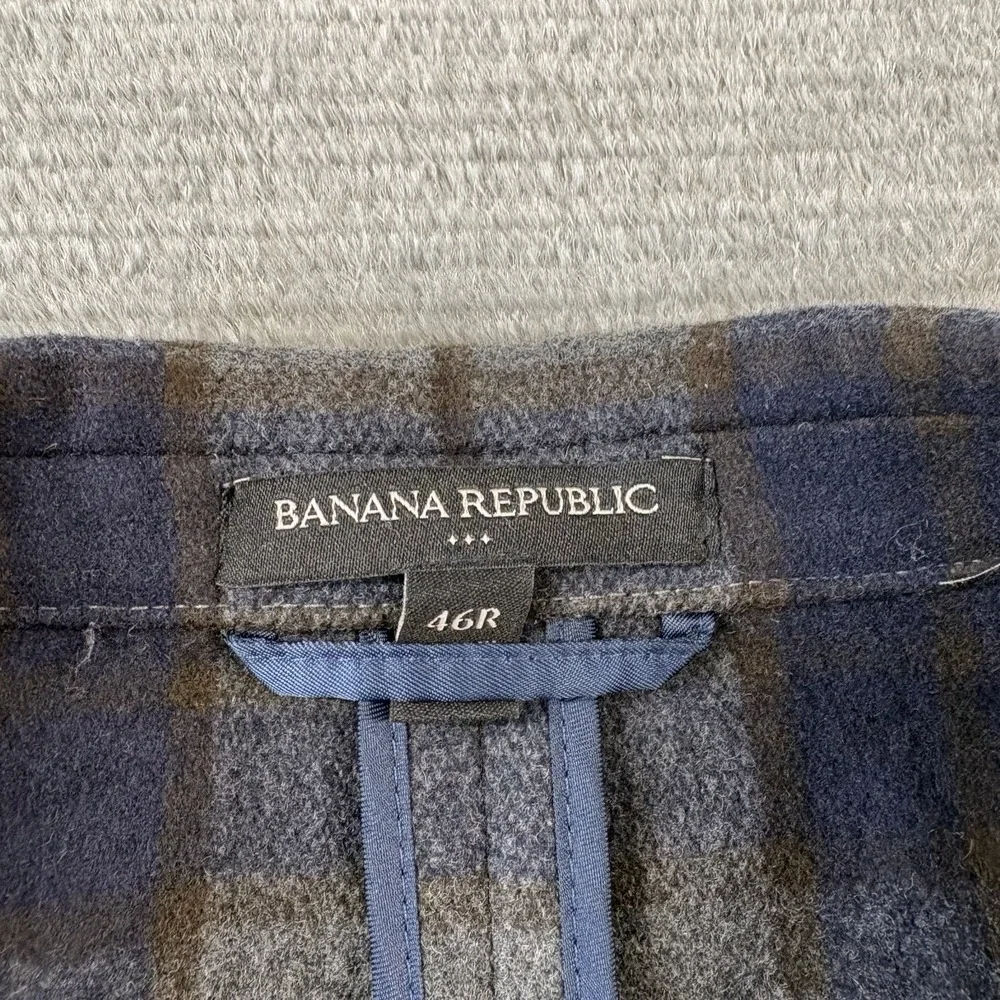 Banana Republic Tailored Fit Blazer Mens 46R Wool Blend Gray Plaid Unconstructed